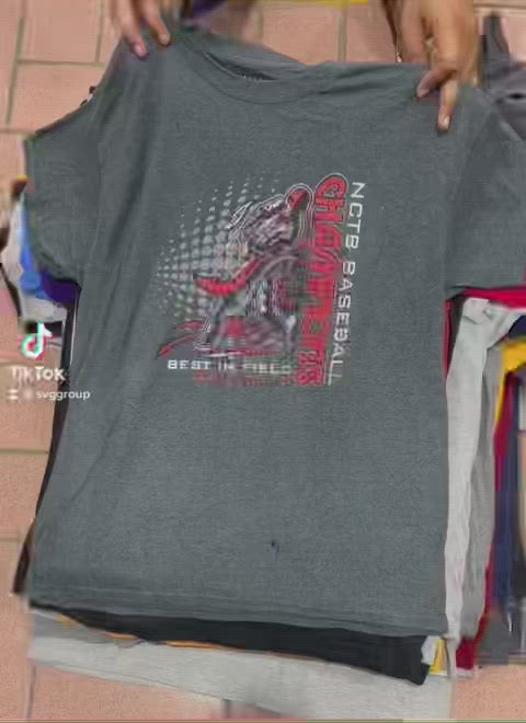 A mixture of Unbranded American Pro Sports College Universities T-shirts 45KG Bale